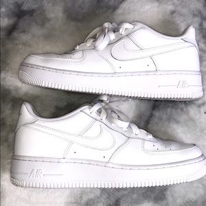 AF1 sneakers 7Y ( basically brand new)
